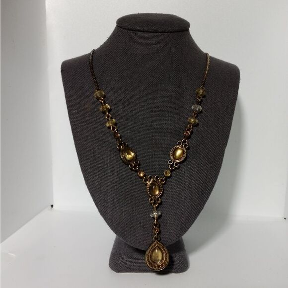 Gold tone teardrop necklace - Picture 2 of 5